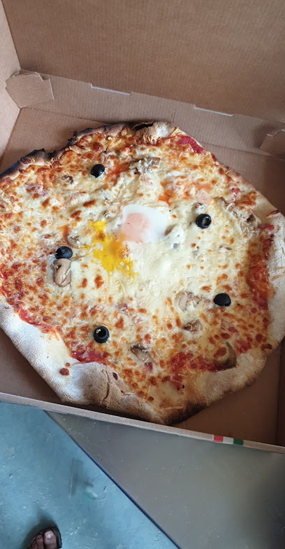 Pizza de PIZZA E BASTA aux Monts-Ronds
