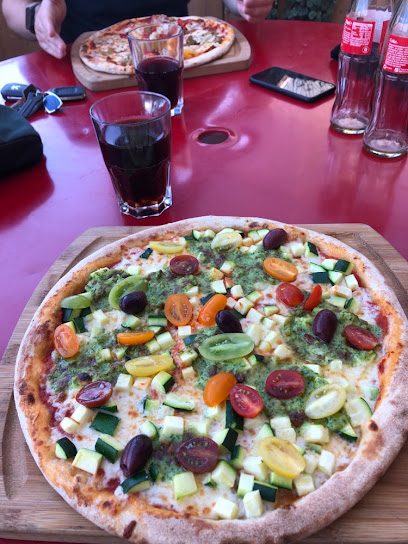 Pizza de Pizzéria la Famille à Avanne-Aveney